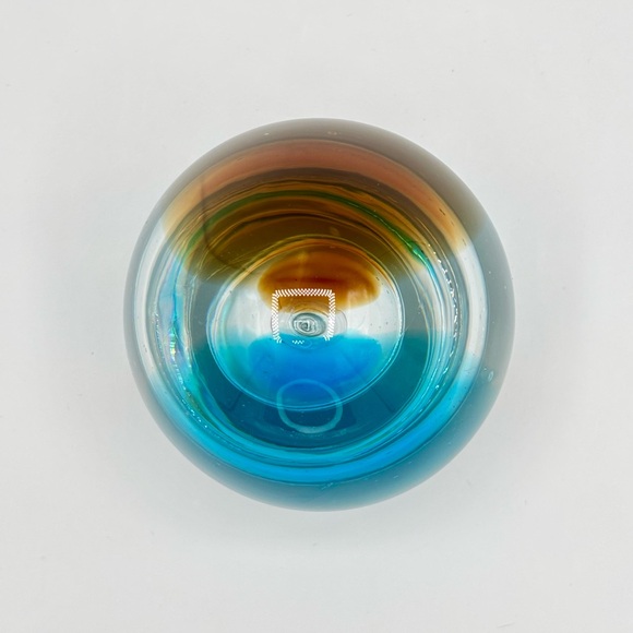 This is a vintage Murano-style egg-shaped art glass paperweight. - Picture 5 of 5